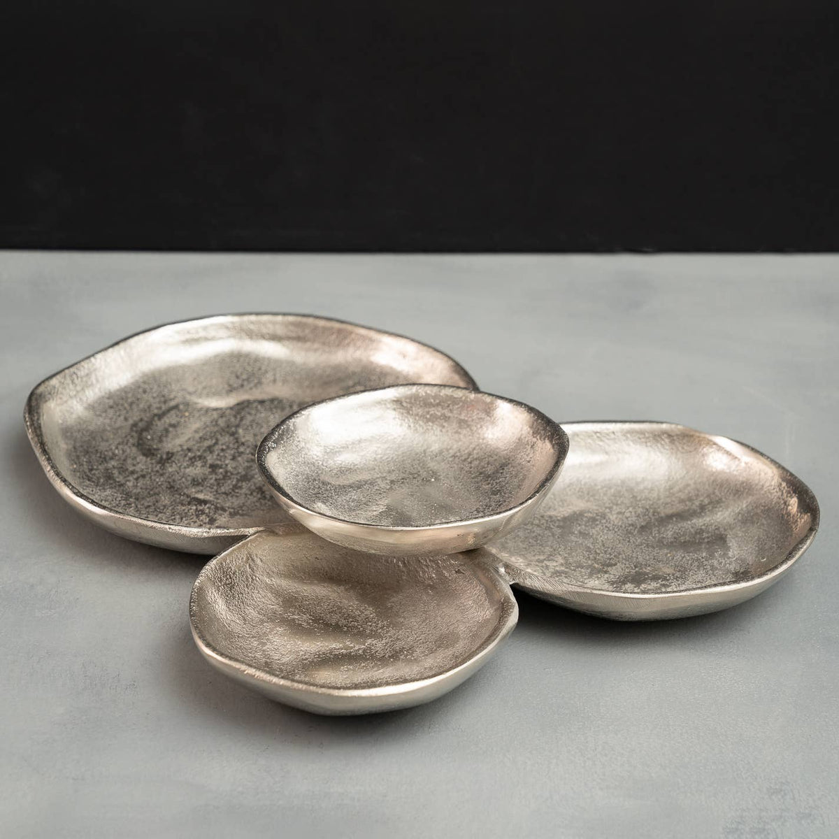 India Handicrafts Inc - Silver Textured 4-Plate Cluster Dish