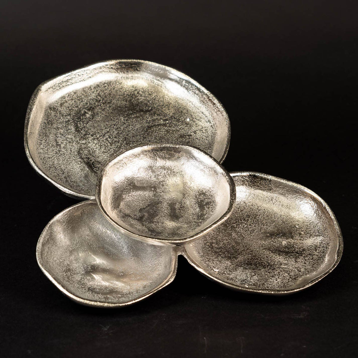 India Handicrafts Inc - Silver Textured 4-Plate Cluster Dish