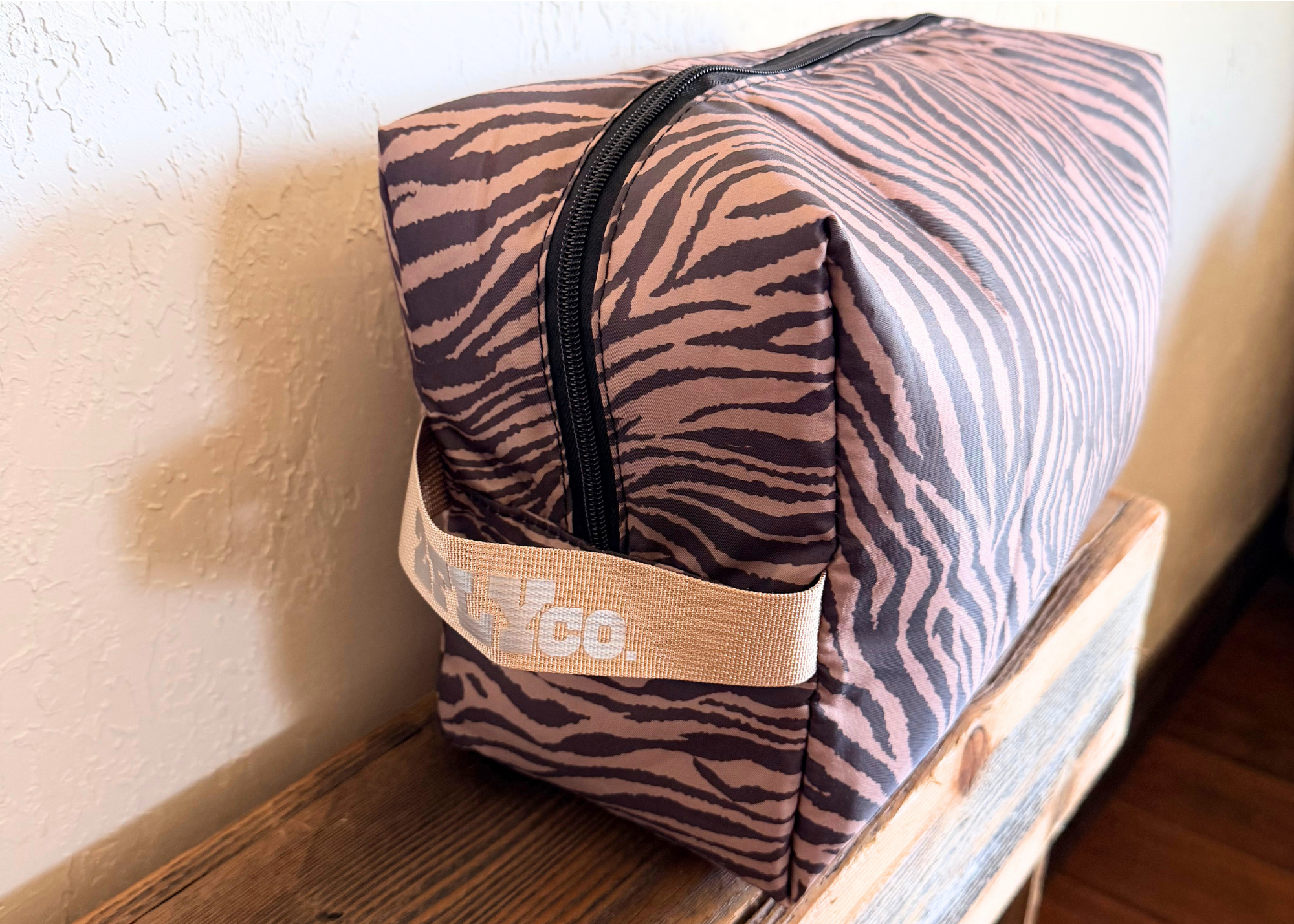 2FLY THAT TRAVELERS BAG (ZEBRAHH)