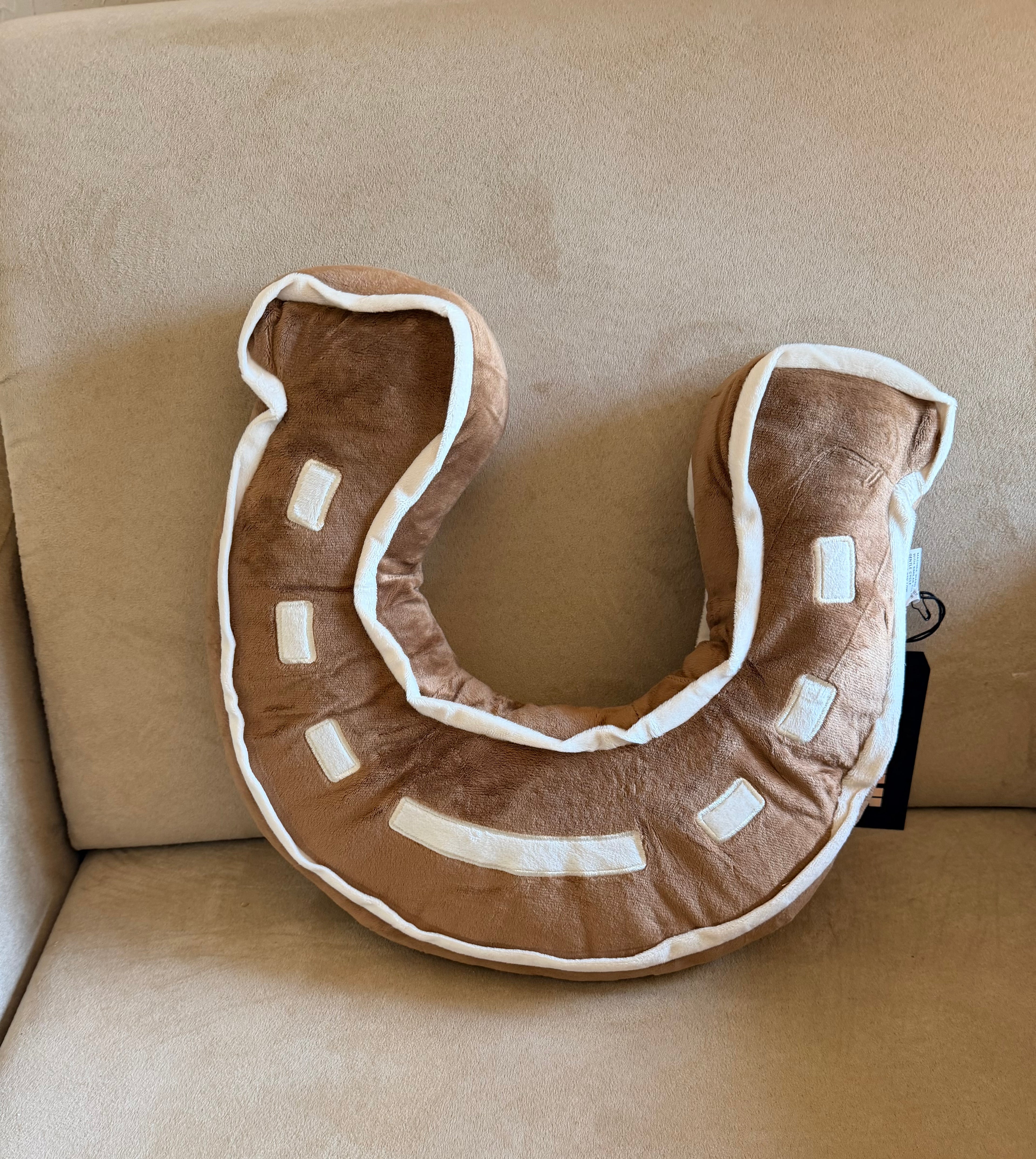 LUCKY HORSE SHOE PILLOW (tan)