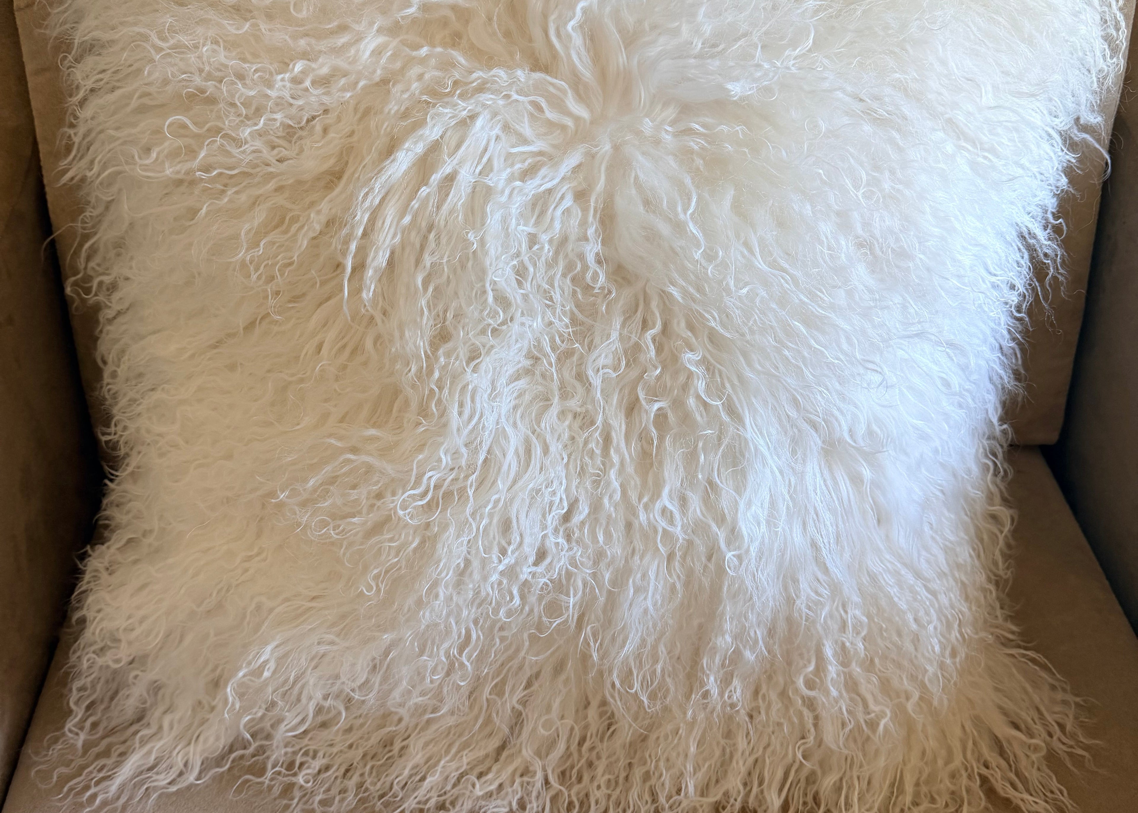 MONGOLIAN REAL FUR PILLOW (white)