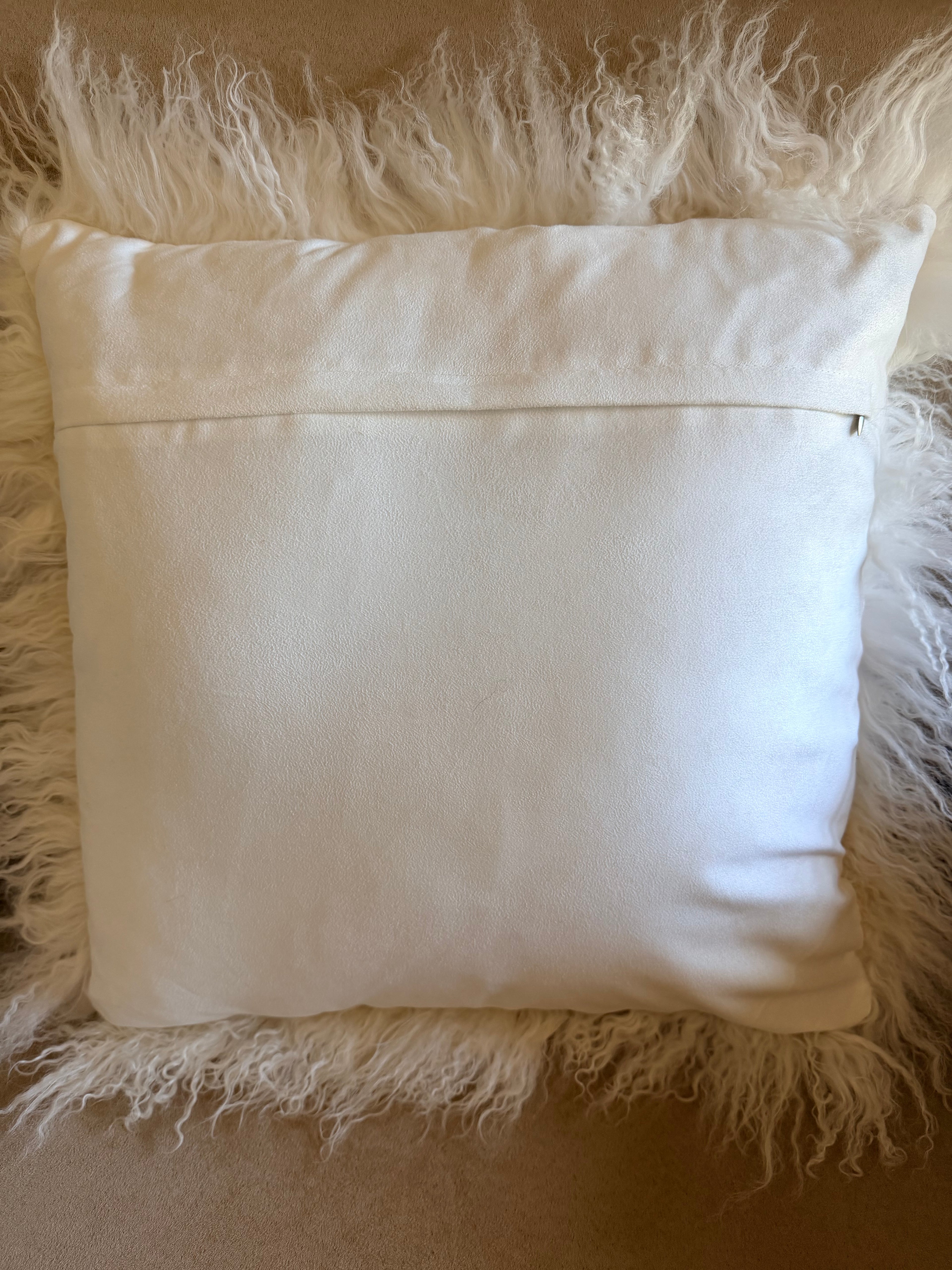 MONGOLIAN REAL FUR PILLOW (white)