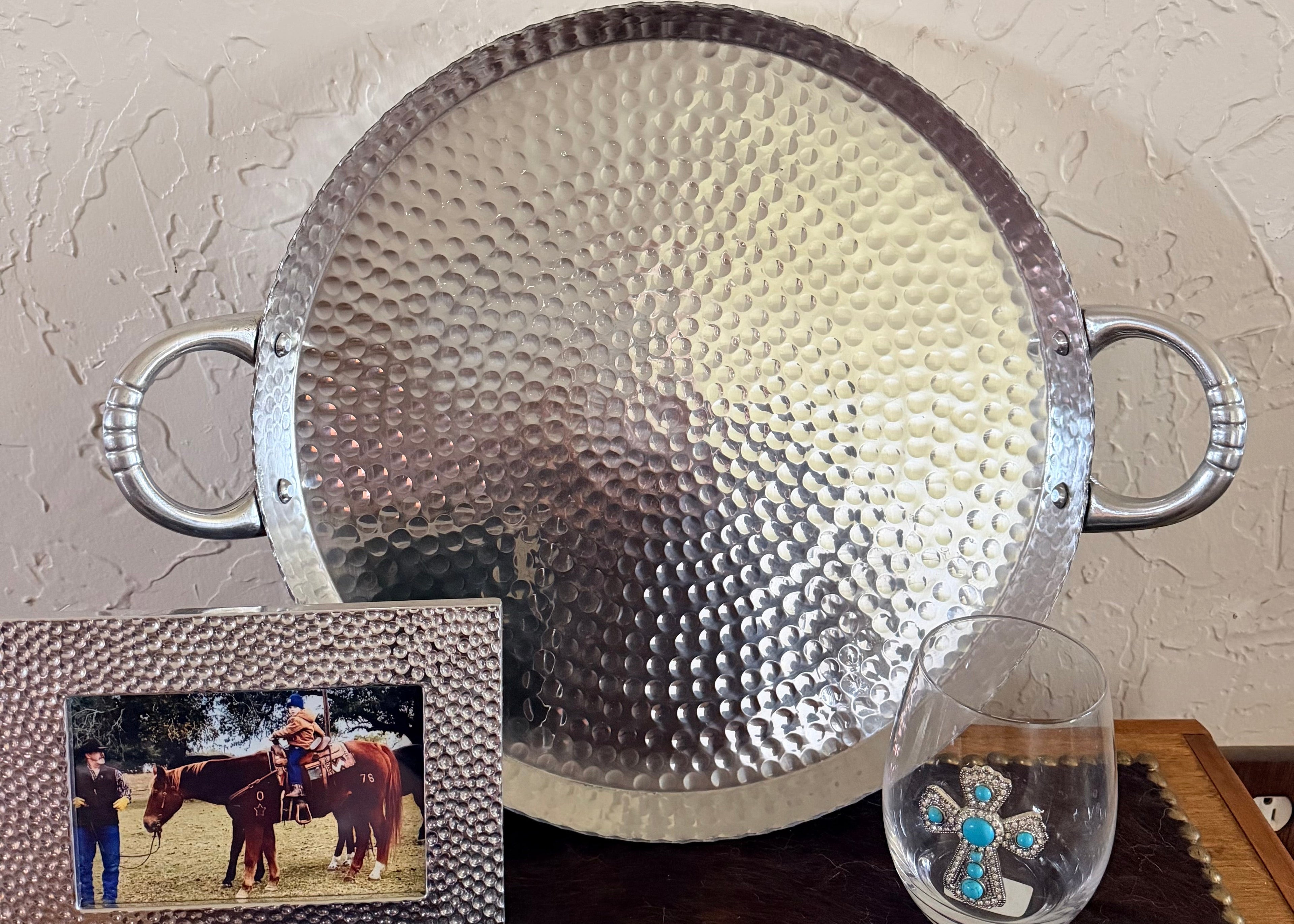 19” HAMMERED ALUMINUM TRAY ROUND SCALLOPED EDGE