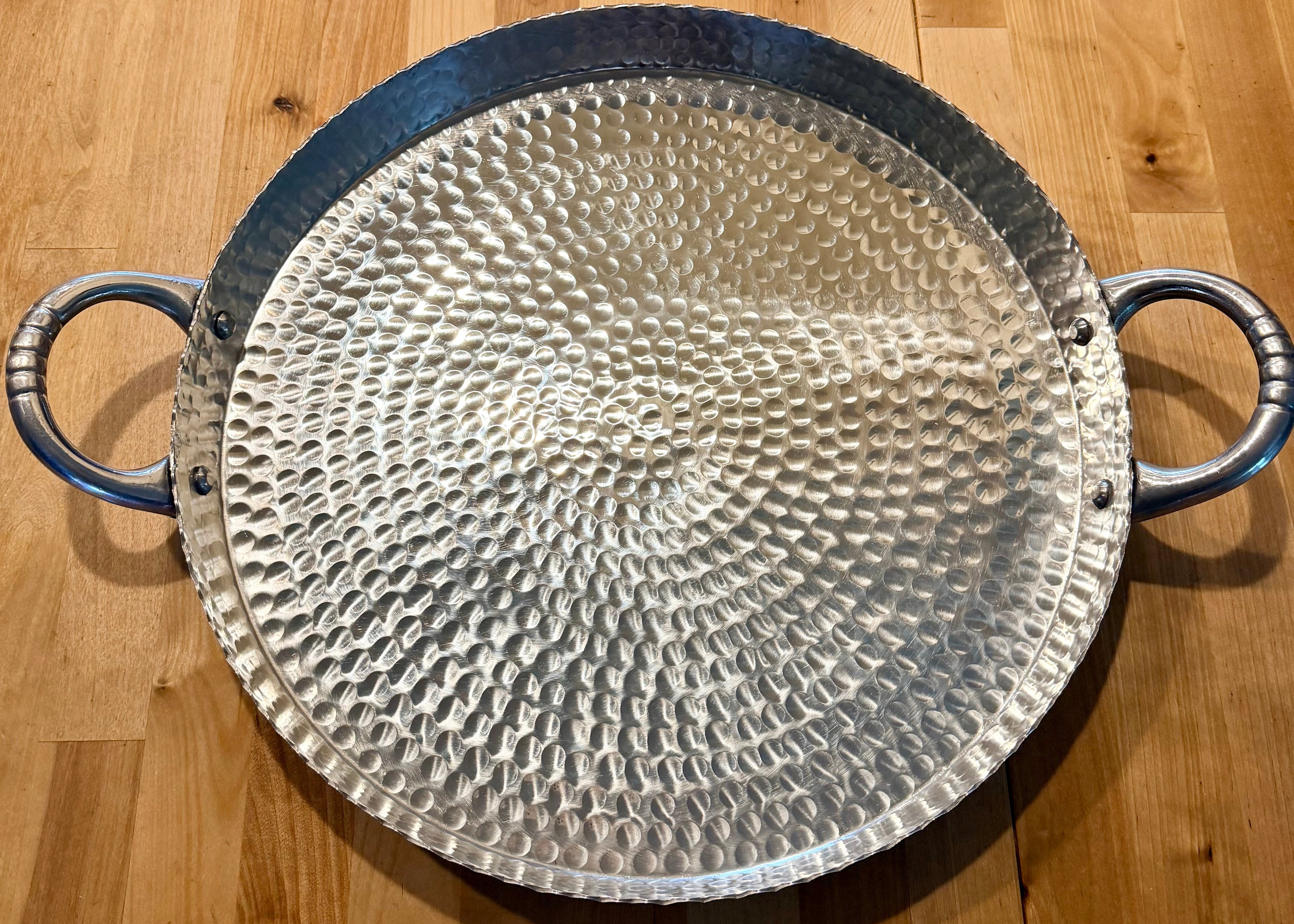 19” HAMMERED ALUMINUM TRAY ROUND SCALLOPED EDGE